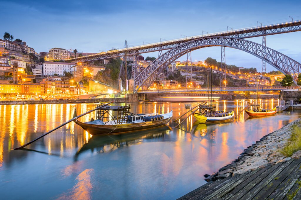 20 Lugares Imprescindibles para Visitar en Oporto